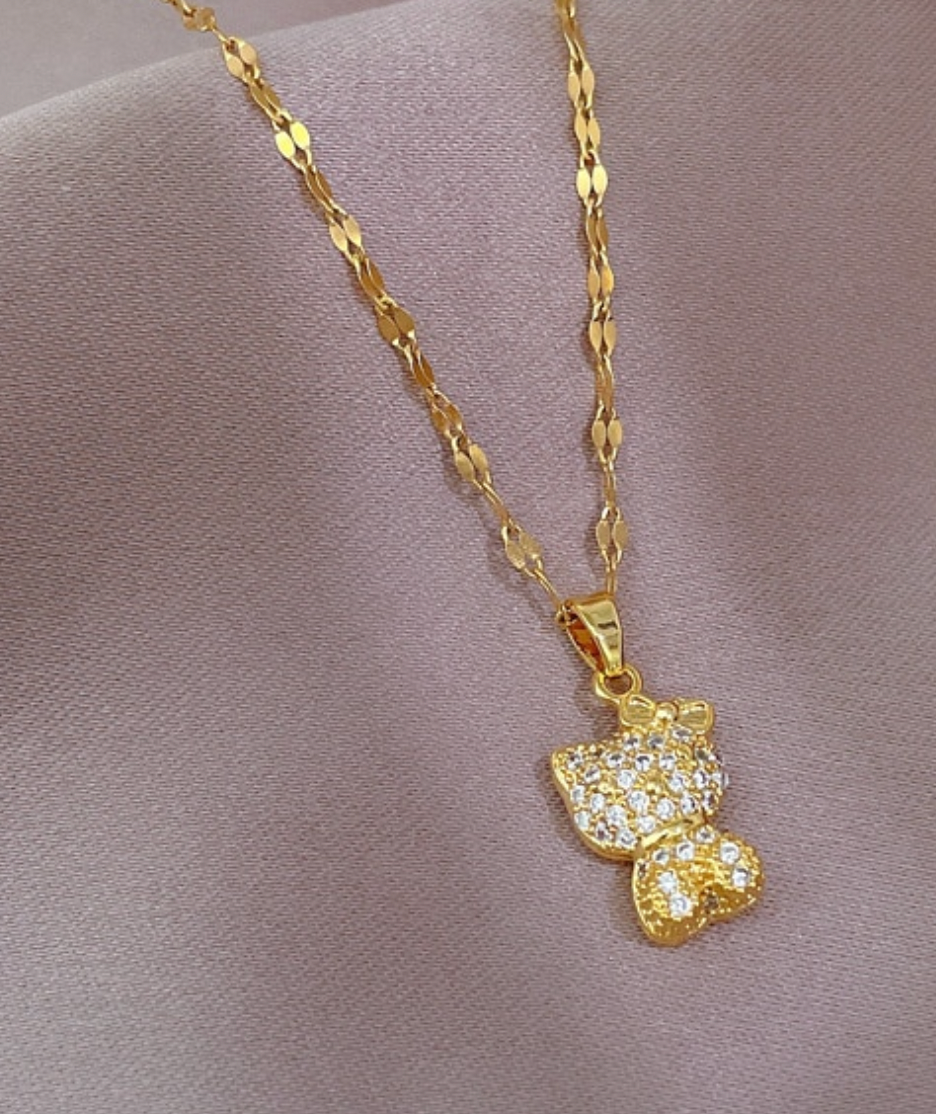 GOLD HELLO KITTY PENDANT